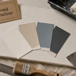 Échantillons de plafond peinture couleur : blanc, beige, bleu, gris