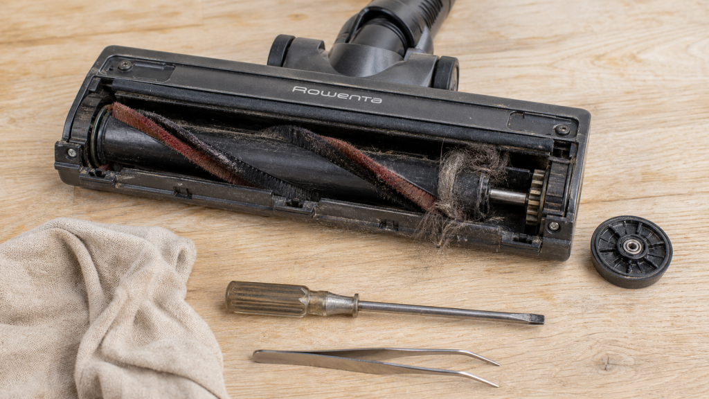 Problème roue aspirateur balai Rowenta : roue bloquée ou usée, fibres sur l’axe
